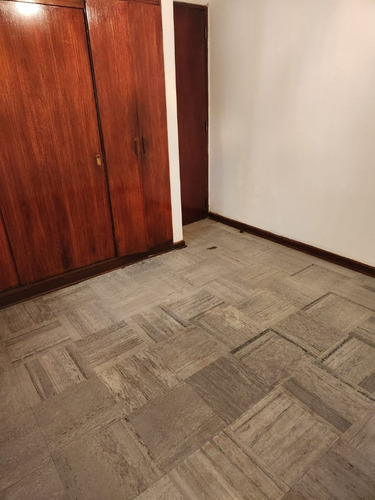 Excelente Casa En Calle Inés Rivas, Comuna De La Cisterna.