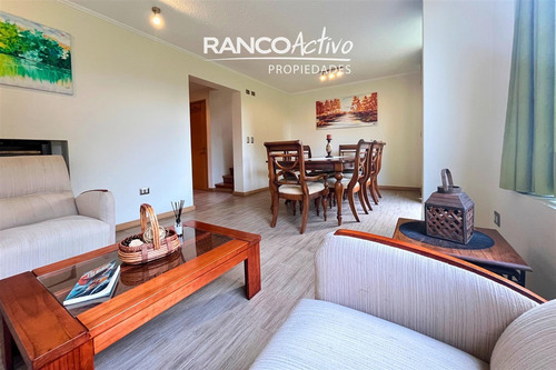 Casa En Venta En Los Arrayanes, Isla Teja Sur, 3 Niveles