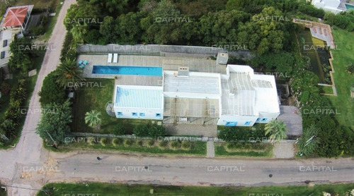 Excelente Casa En Venta En El Pueblo De Jose Ignacio- Ref: 28280