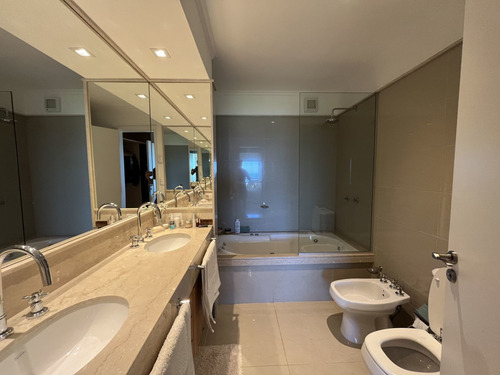 Imagen 11 de 22 de Apartamento En Venta De 2 Dormitorios En Playa Mansa (ref: Bpv-8755)