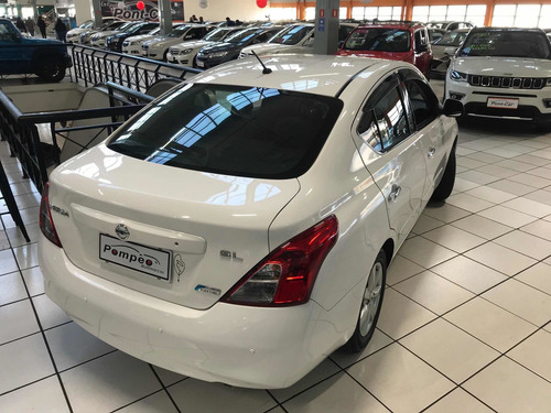 Imagem 4 de 9 de Nissan Versa 2014 1.6 16v Sl Flex 4p