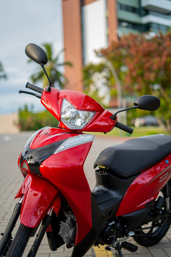 A Jet 125ss 2025 Preta Com O Banco Marrom.