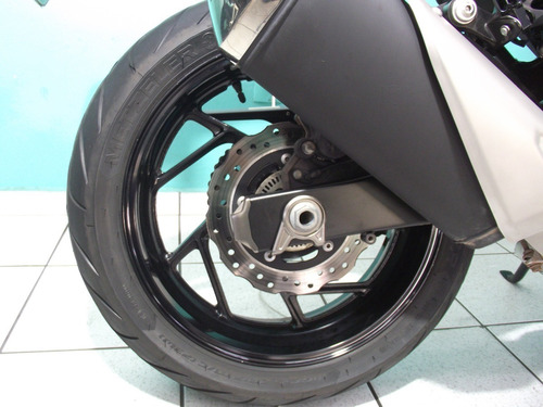 Imagem 5 de 10 de Suzuki Gsx S 750 A