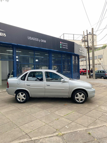 Chevrolet Corsa Classic 1.6 Gl Aa 4P