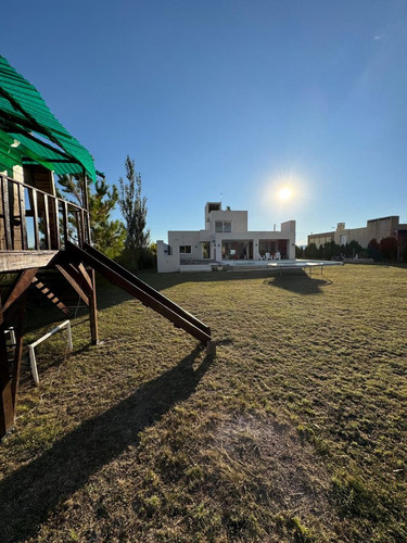 Venta Casa 3 Dormitorios En Arroyo De Los Patos