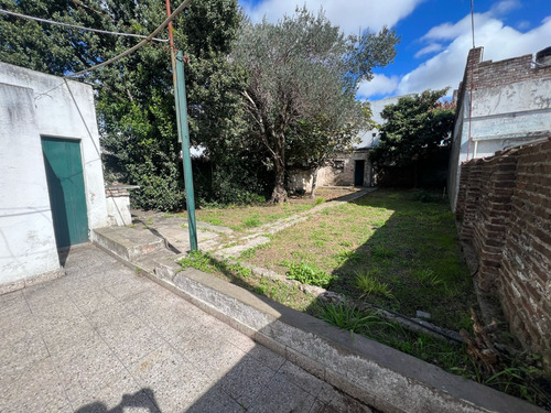 Vendo Casa Con Lote Grande Para Contruir Y Galpon Grande Para Oficio
