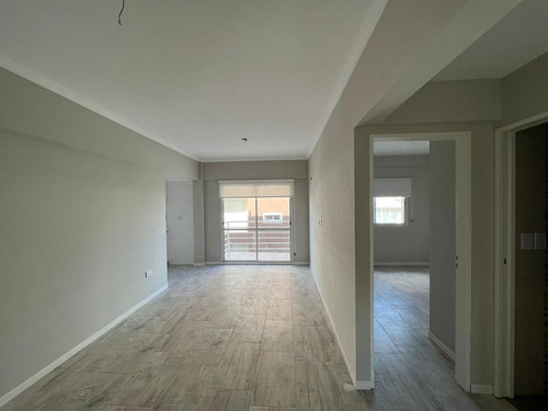Departamento De Tres Ambientes En Venta En Sarandi