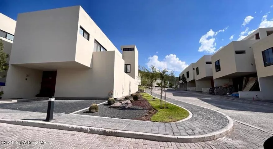 Casa En Renta Con Recamara En Planta Baja Zibatá