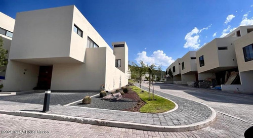 Casa En Renta Con Recamara En Planta Baja Zibatá