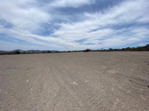 Hectárea En Venta Escriturada Y Muy Ubicada En Querétaro.