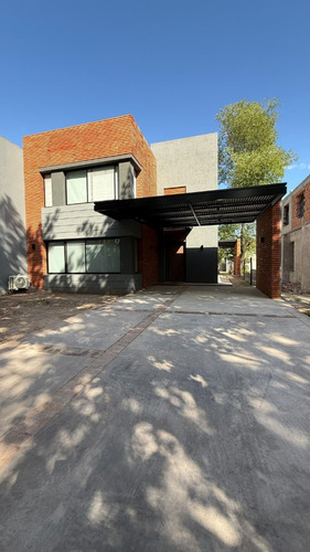 Venta Casa 3 Dormitorios Bella Vista Con Cochera