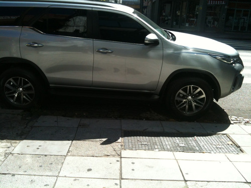 Toyota Sw4 Srx Automatica Cuero 7 Pasajeros 2020 Gris Plata