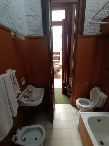 Casa +5 Dormitorios Con Garaje, Cochera Y Fondo