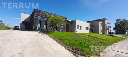 Casa En Venta :: Club De Campos Horizontes Al Sur : A Estrenar