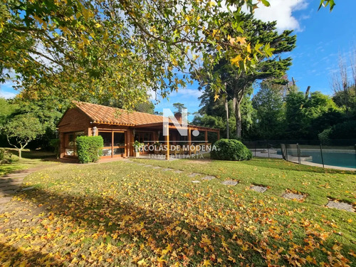 Vende Espectacular Casa En Beverly Hills - Punta Del Este De 2 Plantas Con Piscina, Parrillero