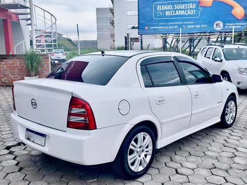 Imagem 11 de 13 de Astra Sedan Elegance 2.0 8v 2006 Completo