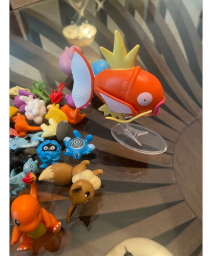 Conj. Pokemon Brinquedo Charizard Pikachu Charmander Bubasau