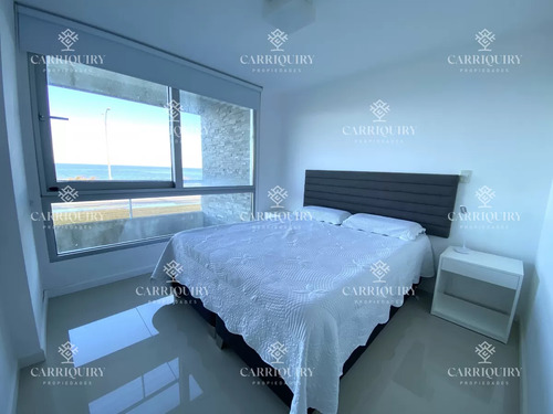 Playa Mansa Apartamento En Venta 3 Dormitorios Y Servicio.