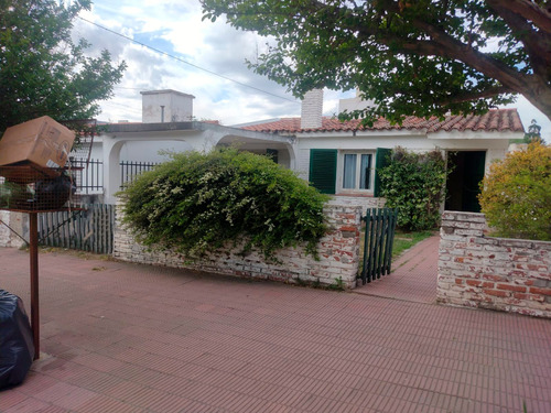 Venta Casa De 3 Dormitorios C/ Cochera En Cosquín