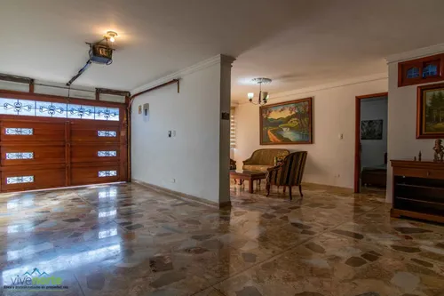 Casa En Venta En Calasanz. Cod V12472