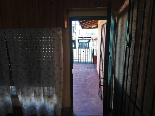 Casa De 4 Ambientes Con Amplia Galería