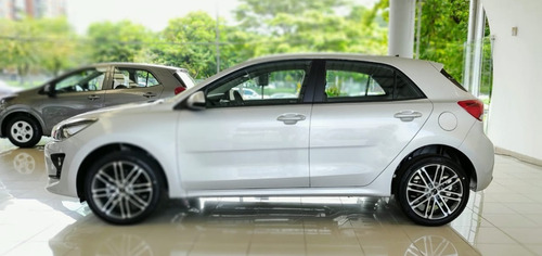 Kia Rio Vibrant Hatchback Aut 2022 + Obsequio Especial