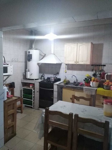 Casa Ana Acerboni 1359 - Barrio Ferroviario, Banfield