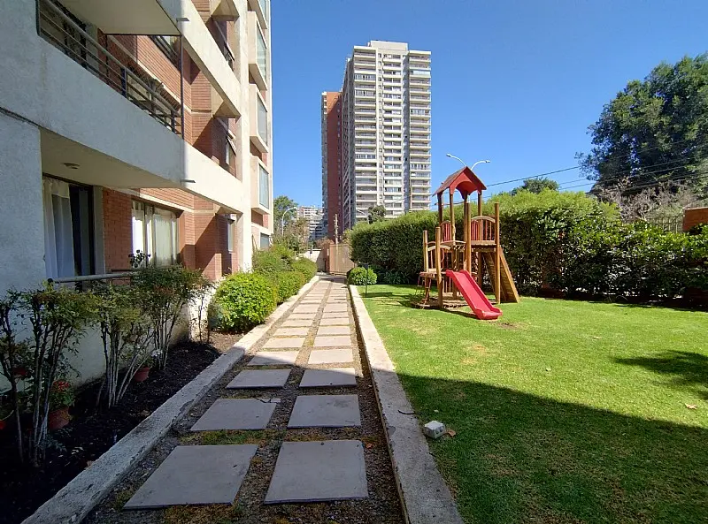 Imagen 2 de 20 de Irarrazaval, Metro Villa Frei