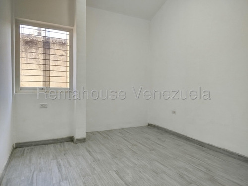 Townhouse En Alquiler Urb. Valle Jardín, Maracay 25-13740 Ki