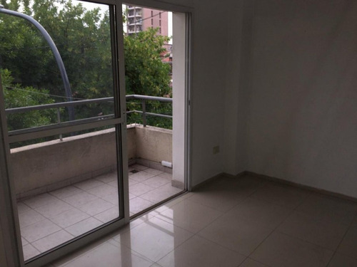 Imagen 3 de 12 de Departamento Tipo Casa En Venta En Lanus Este