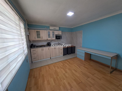 Casa En Venta De 6 Dorm. En La Reina