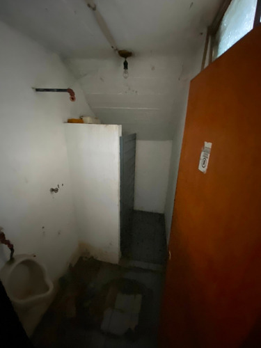 Imagen 9 de 11 de Excelente Galpon En Venta. La Tablada. 300 Mts2