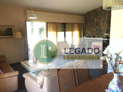 Casa En Venta En Atlántida, Excelente Ubicación.-