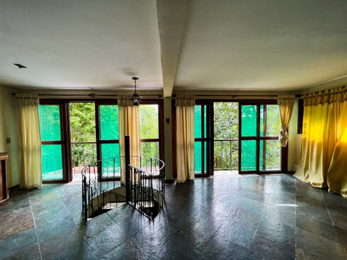 Casa Dois Andares 140 M/q Dentro De Clube Em Meio A Floresta