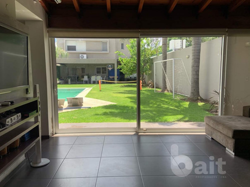 Imagen 13 de 29 de Venta Casa En El Cerro De Las Rosas, Moderna, Impecable De 3 Dormitorios Con Pileta Climatizada Y Calefacción Central.