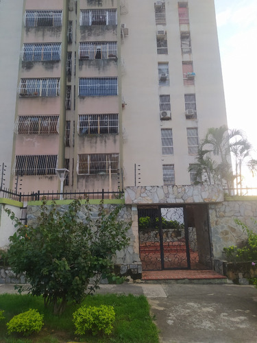 Apartamento En Res. Norma En Lomas Del Este. Ina-559