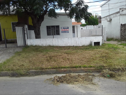 Casa De 1 Dormitorio A 5 Cuadras De Centro De Las Piedras.