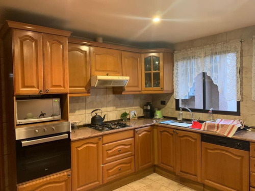 Casa En Venta De 4 Dorm. En Las Condes