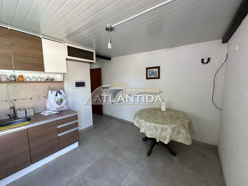 Venta En Atlántida, A 3 Cuadras De Av Artigas, Casa Principal, Barbacoa, Apto Al Fondo Y Piscina Climatizada. Inm Atlántida.
