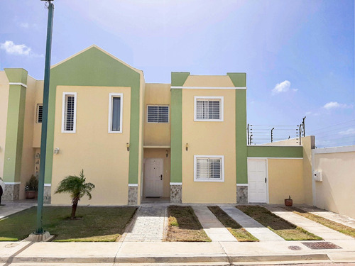 Townhouse En Puerta Maraven, Falcón    Plth-324