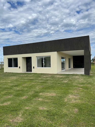 Casa En Venta , Laguna De Lobos, A Estrenar . Lote 40x40