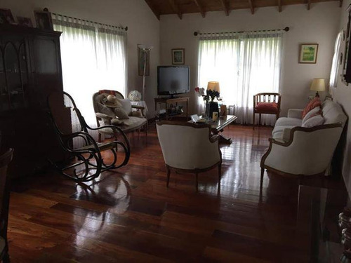 Casa - Mapuche C.c Lista Para Mudarse, 4 Dormitorios, Quincho Y Pileta.