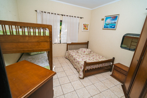 Vendo Belíssima E Encantadora Chácara!!! Com Duas Casas, Com Dois Salões De Festa E Muito Mais, Confira A Descrição Abaixo.