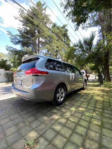Imagen 3 de 12 de Toyota Sienna 2011 Le Aa Ee At