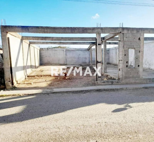 Re/max Acción - En Venta Terreno Con Bienhechurias Coro Estado Falcón