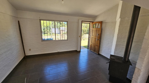 Ml Propiedades Alquila, Excelente Casa ,estilo Chalet Clásico De Dos Aguas, 2 Dormitorios, Jardín, Fondito, Calefactor Alto Rendimiento, A Pasos De Giannattasio.