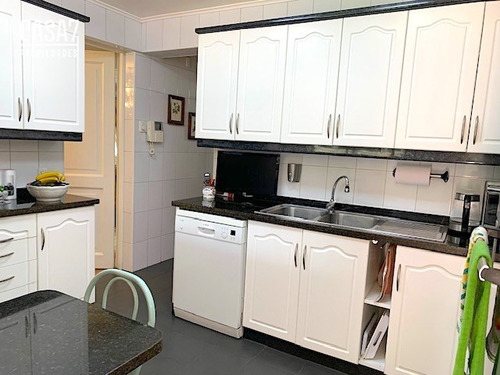 Casa En Venta De 5 Dorm. En Providencia