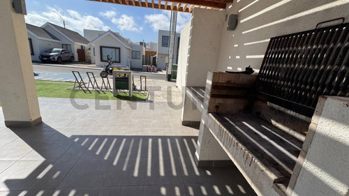 Se Arrienda Acojedora Casa En Costa Laguna