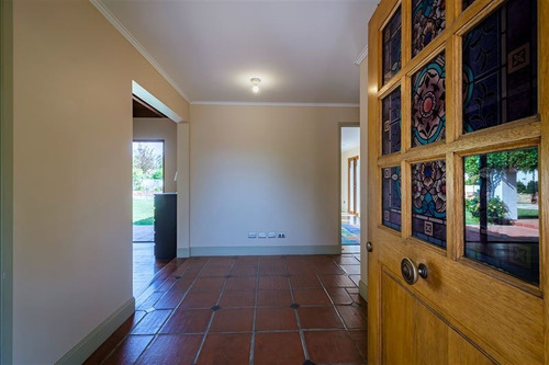 Casa En Venta De 4 Dorm. En Colina