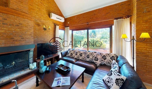 Hermosa Casa En Alquiler Anual. A Pasos Del Mar Y Muy Cerca De Playa Mansa.- Ref: 1330